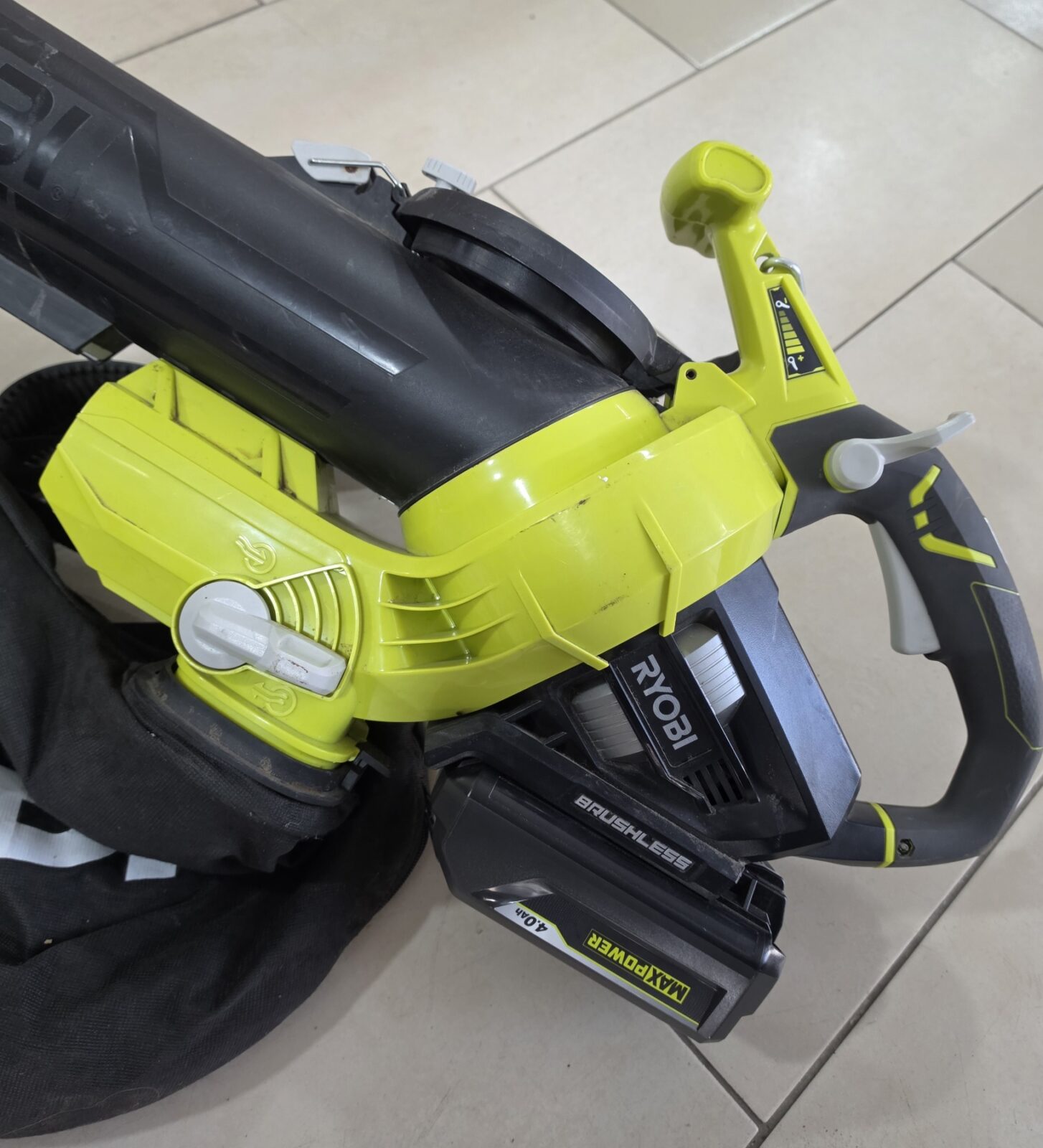 Акумулаторен листосъбирач Ryobi RBV36B с 2батерии и зарядно - Image 2