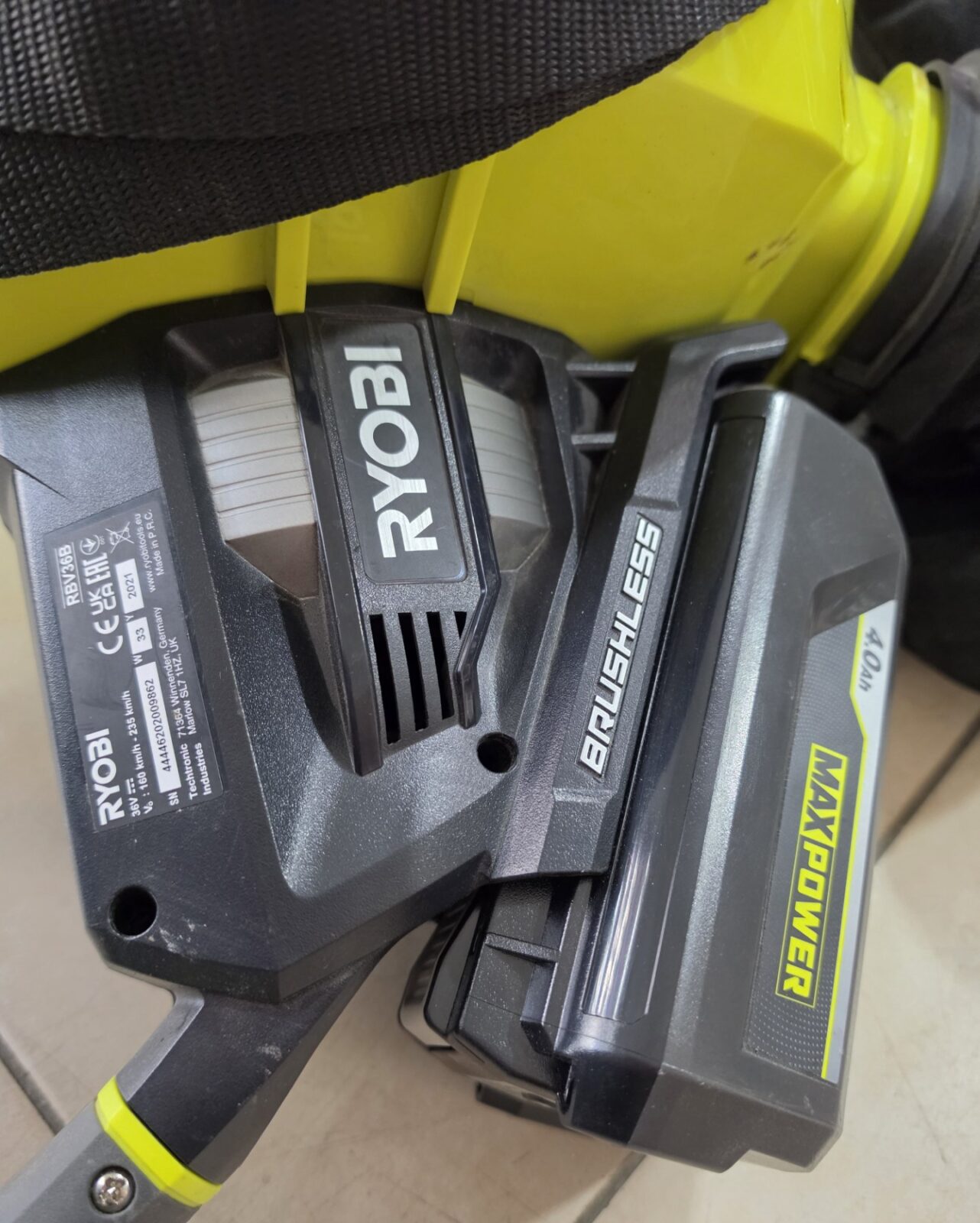 Акумулаторен листосъбирач Ryobi RBV36B с 2батерии и зарядно - Image 3