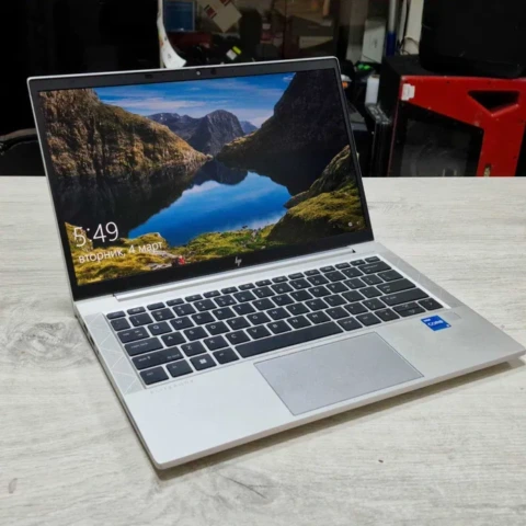 Лаптоп HP EliteBook 830 G8 / i5-1135G7