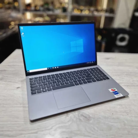 Dell Vostro 3530 / 15.6" FHD 120Hz / i5-1335U / 8GB RAM / 512GB SSD