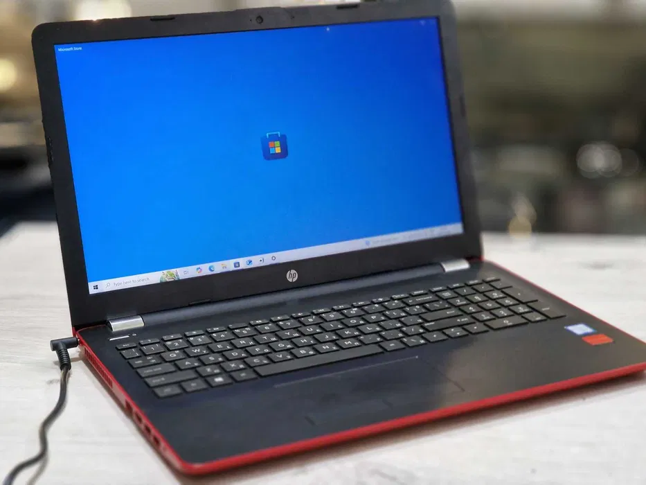 HP Notebook - 15-bs049nu / 1TB / 8GB RAM / i3-6006u - Image 2