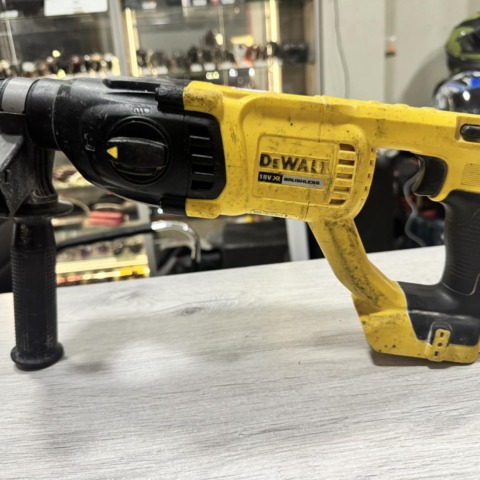 Акумулаторен перфоратор DEWALT DCH133