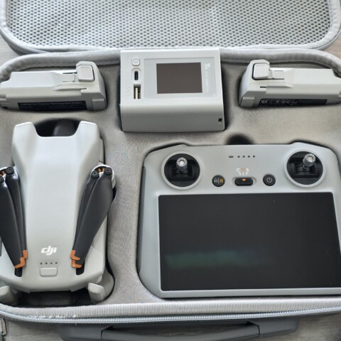 Дрон DJI Mini 3 PRO / DJI RC контролер / 2 батерии / калъф