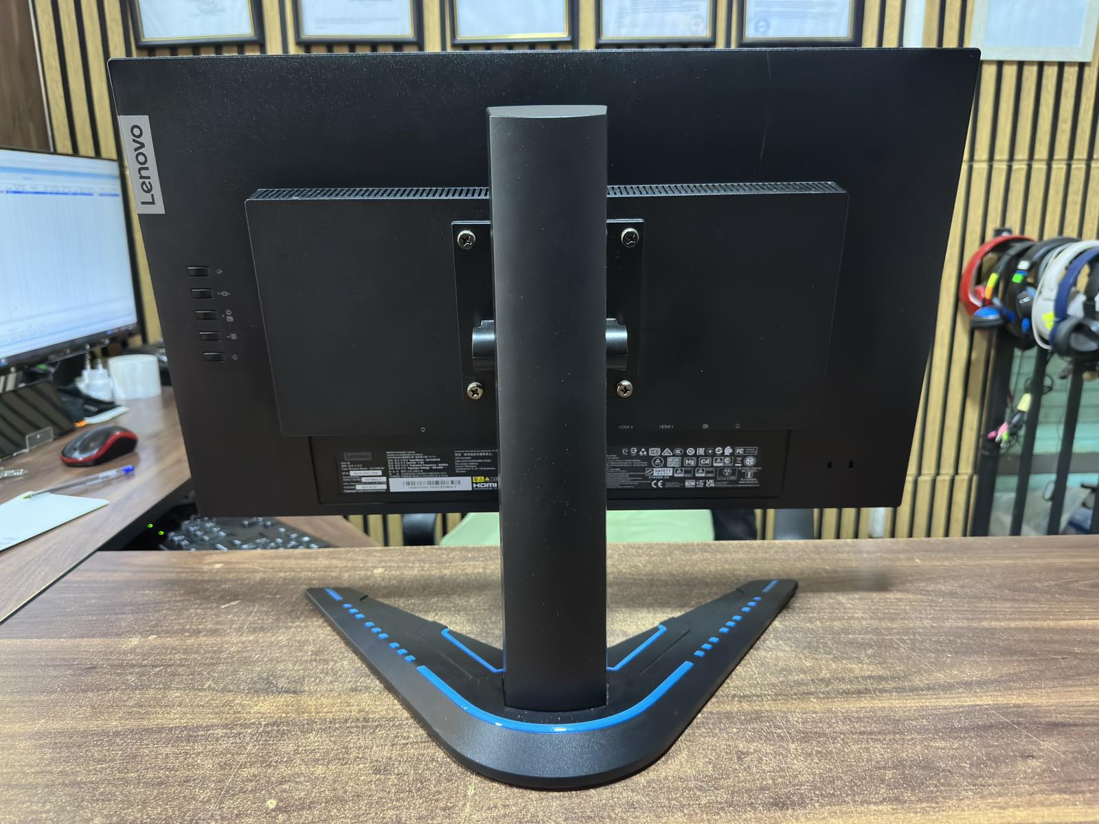 Продавам гейминг монитор Lenovo G24-20 23.8" 165Hz IPS - Image 2