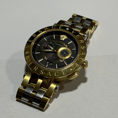 Луксозен мъжки часовник Versace V-Race GMT