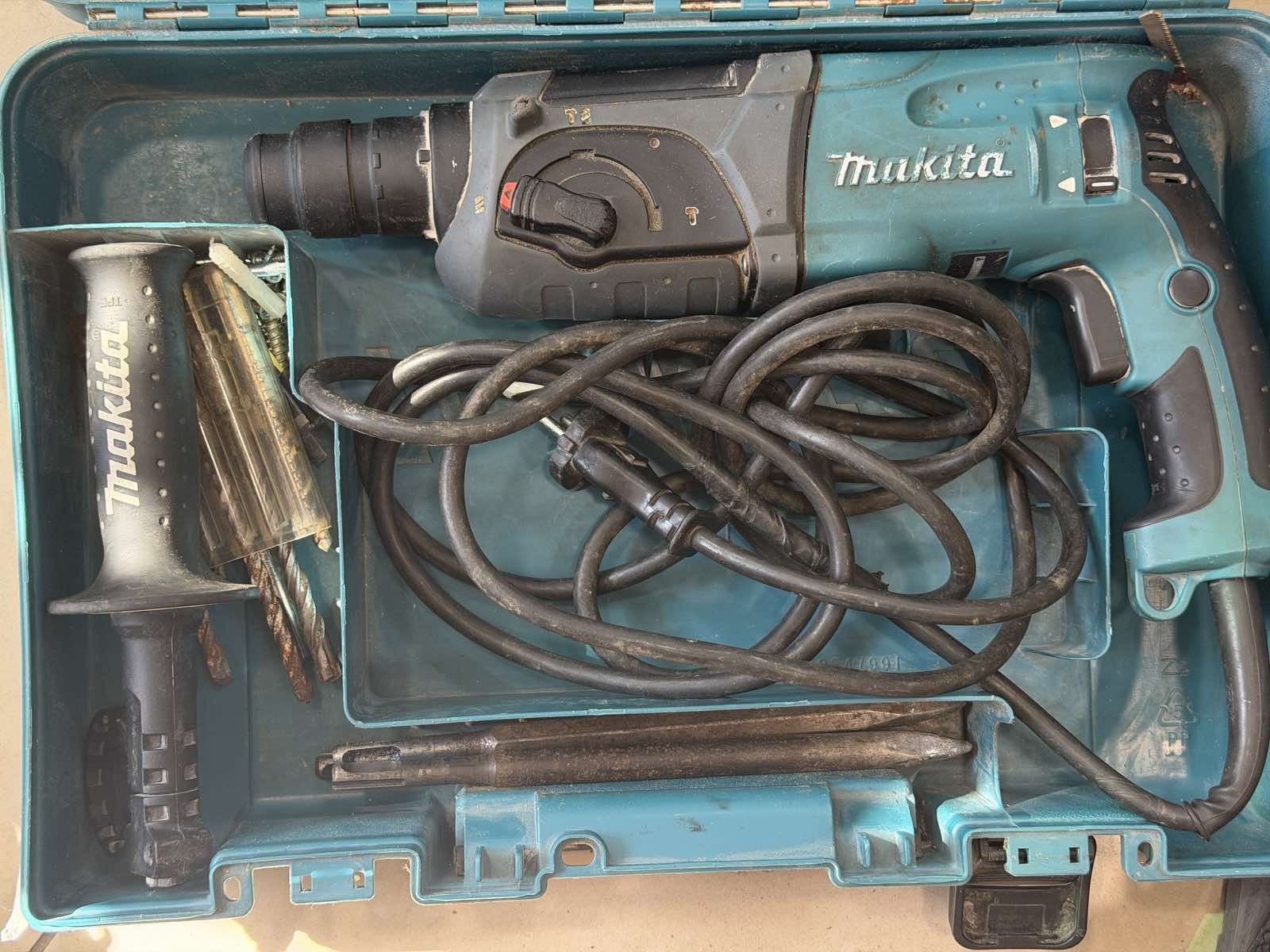 Перфоратор Makita HR2470 780W