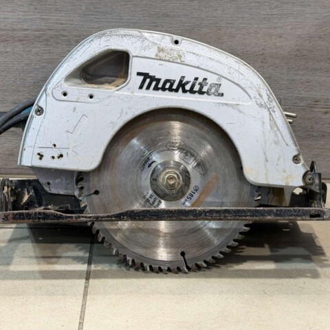 Ръчен циркуляр Makita 5704R