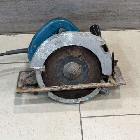 Ръчен цикруляр Makita 5900b