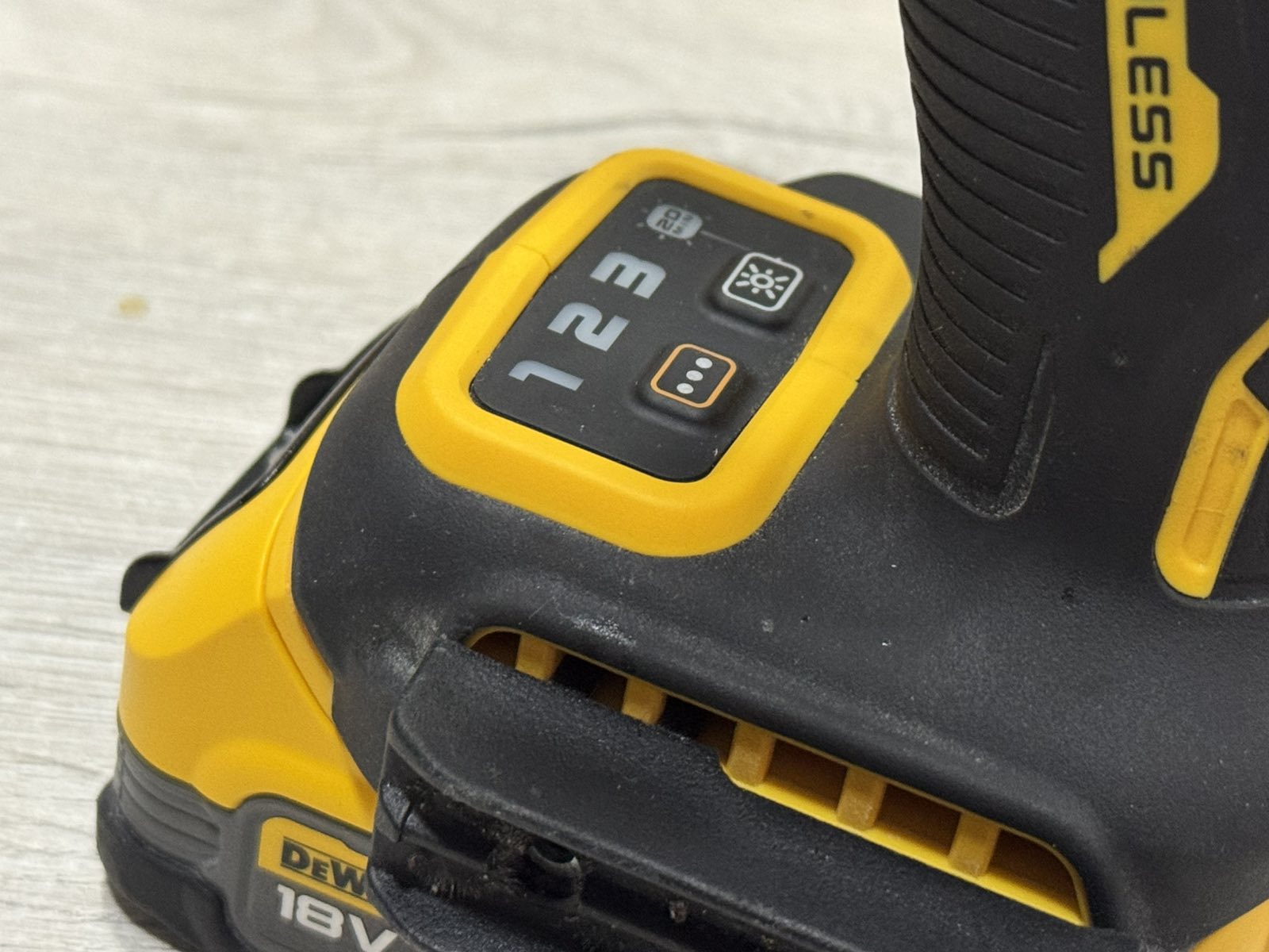 Акумулаторен ударен винтоверт DeWALT DCF860 - Image 9
