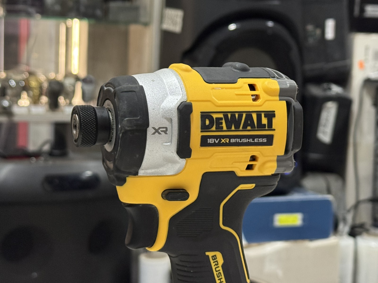 Акумулаторен ударен винтоверт DeWALT DCF860 - Image 2