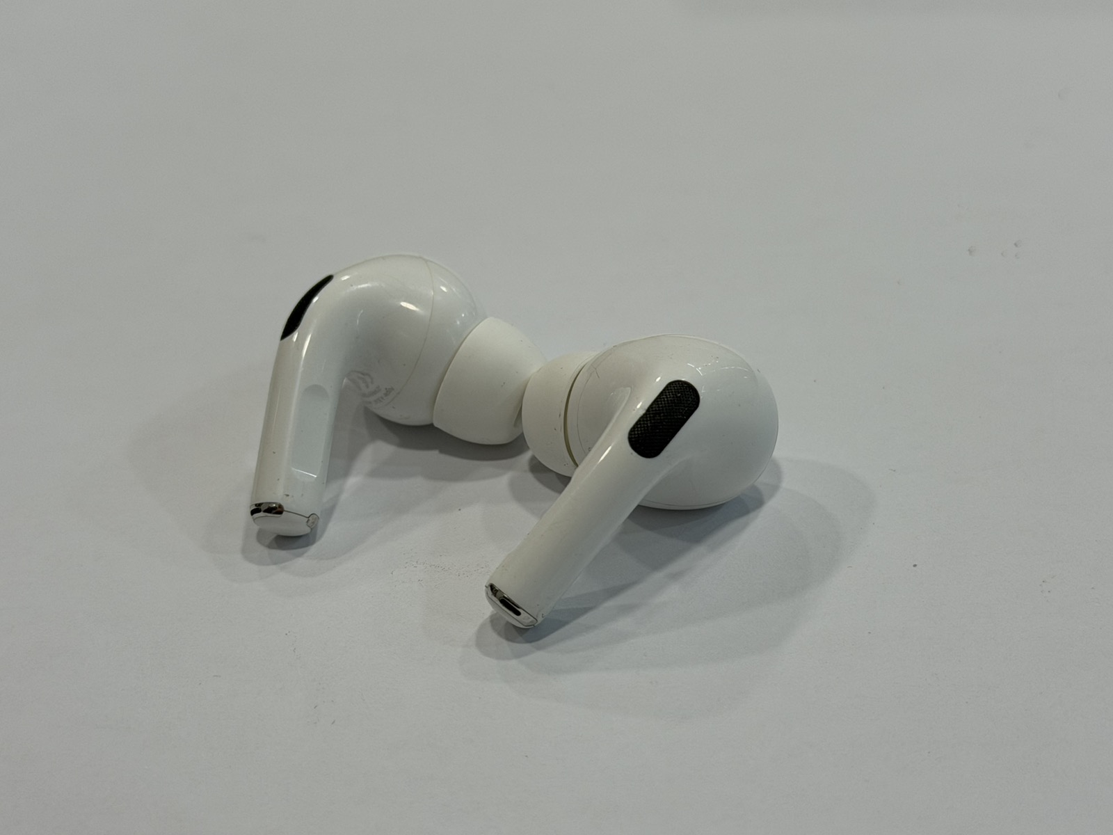 Apple AirPods Pro (2nd Generation) - Image 3