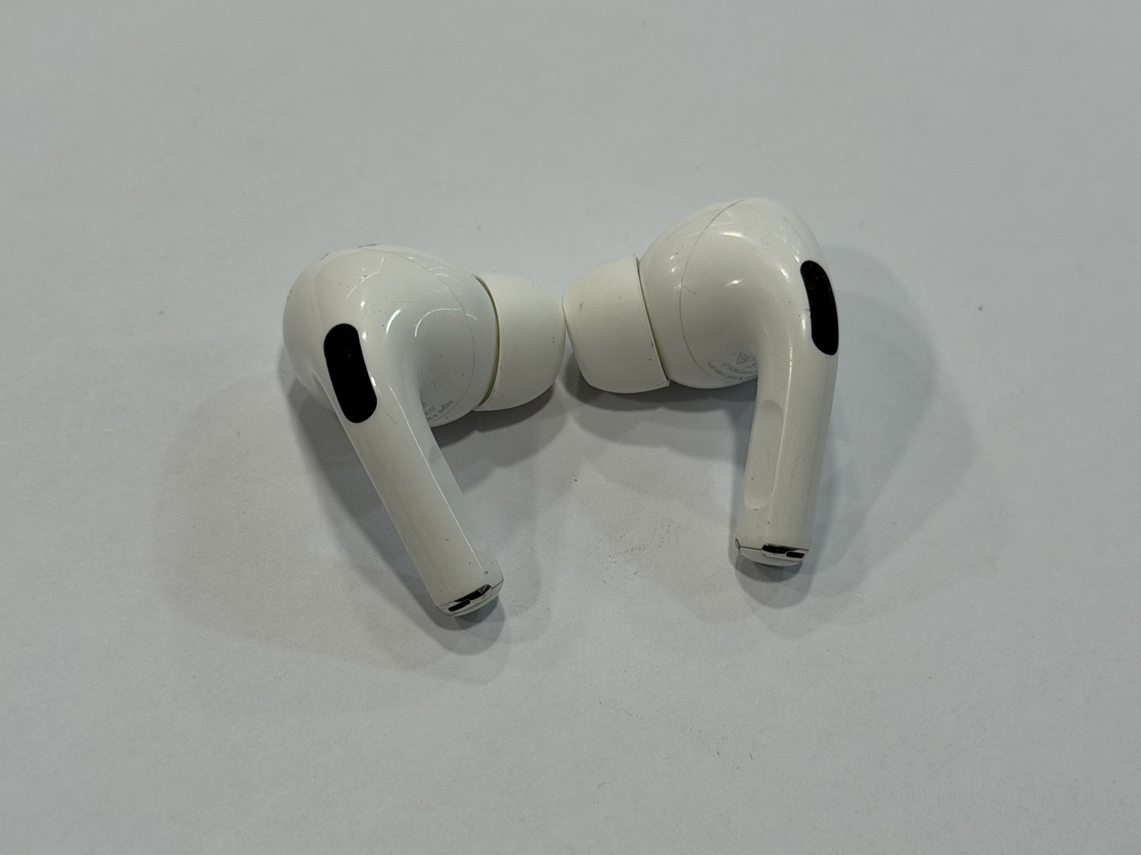 Apple AirPods Pro (2nd Generation) - Image 4