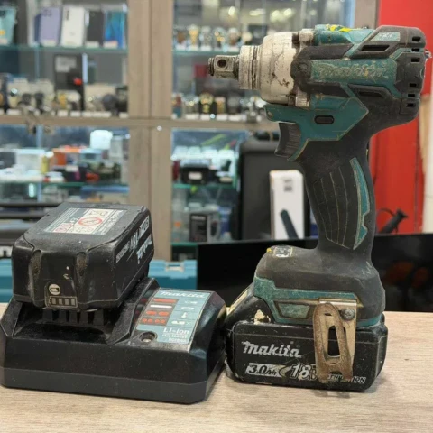 Акумулаторен ударен гайковерт Makita DTW285+ 2 батерии и зарядно